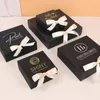 Enrole de presente Black Ribbon Carton Holiday Candy Candy Saco de papel de embalagem geral suporta Tamanho personalizado logotipo impresso