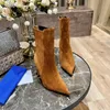 Suede Short Boot Boot Metal Women's Shoes الكلاسيكية كعب رفيع 9 سم مصمم جلدي للأزياء الماس نساء كبير 35-42