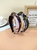 23SS 4Color Brand Designer Lettres Bandeau PU Pu Le cuir Hair Bijoux Stripe Femme Vintage Retro Wide Edge Tissu Hairhoop Outdoor SP4024725