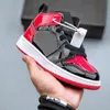 حذاء كرة سلة للأطفال الرضع 1s من 2023 حذاء رياضي للأولاد والبنات من Royal Scotts Obsidian Chicago Bred متعدد الألوان للأطفال ، حذاء رياضي خارجي مقاس 25-35