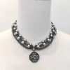 2022 여성 웨딩 주얼리 선물 선물 236d를위한 검은 색 도금 초커의 다이아몬드와 자연 쉘을 가진 최고 품질의 매력 펜던트 목걸이