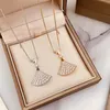 AAA Top High Quality Womens Luxury Designer Halsband Fashion Pendant Halsband Diamond Jewelry Party Gift For Girls Women Wedding Love Skirt Fan Simple With Logo Box