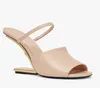 Perfect SF22 Summer First Sandali Scarpe da donna in pelle di vitello a forma di F Peep Toe in metallo color oro Nude Black White Party Wedding Lady Slipper