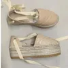 Vår- och höstens avslappnade sandaler 100% läderdesigner sko bälte spänne kvinnor skor mode lady brev skor tjocka bas höga klackar stor storlek 35-40-41 US4-US10