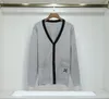 Hösten 2022 Designer Kvinnors tröja V-hals lyxig kofta Cardigan-knapp avancerad komfort plus storlek