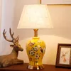 Lampy stołowe amerykańska lampa retro ceramiczna do sypialni salon studiuj chiński styl dekoracyjny ślub