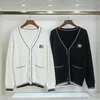 Kvinnors tröjor Designer Fall 2022 Designer Sweater V-halsen Luxury Cardigan Button High-End Comfort Plus Size Kn5R Dyri