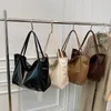 Bolsos de noche Bolsos de hombro de alta capacidad Bolso 2022 Big Spring PU Diseñador de cuero Mujer Shopper Lady Soft P