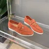 Designers män klär skor toppkvalitet hjortskinn kvinnor loafers klassiska metallknappar runda mode platt häl sneaker fritid promenad shopping lady sko med låda