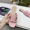 Lüks tasarımcı Kadın düz sandaletler kesme terlik slayt Birbirine Cut-out Slaytlar Sandal Millennials Deri hakiki deri kauçuk taban 35-42