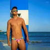 Shorts masculinos 2022 biquíni praia justo cintura baixa maiô sexy com estampa de arco-íris brilhante roupa de banho meio pacote cueca de natação quadril