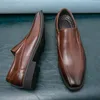 أشار حذاء الألوان المتاحين للرجال الصلبة إصبع القدم البسيط على الأزياء أعمال الأزياء غير الرسمية يوميًا 45