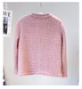 2022 Casa de tweed de tweed redondo de outono Casaco de tweed rosa cor sólida de manga comprida Bolsos de peito único Jaquetas de lã Fringe Casaco curto fora de moda 22G186236