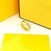 Europa Ameryka Pierścień w stylu mody mężczyzna kobiety mosiężne 18-karatowe złoto grawerowane litera f pełne diamentowe miłośnicy Pierścień Rozmiar US6-US92849
