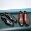 أشار حذاء الألوان المتاحين للرجال الصلبة إصبع القدم البسيط على الأزياء أعمال الأزياء غير الرسمية يوميًا 45