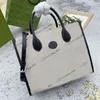 Affärsfall med Interlocking G Tote Bag Beige Ebony Canvas Portfölj Zip Pocket Pocked Laptop Web Strap Handbag Luxurys Designers Trademark Leather Tag Detalj