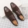 Brogue Sapatos Homem Sapatos Men Color S￳lido Pu Camur￧a Faux Camur￧a esculpida Dica de asa Lace Up Fashion Business Casual todos os dias