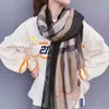イブニングバッグ韓国ドンダメン格子縞のスカーフ女性秋冬グラジエントコットンリネンビブ増加ショールスタイル