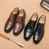 Derby skor män skor fast färg pu fyrkantig tå skarvning ving tips spets upp mode företag casual daglig mångsidig AD016
