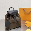 2022 패션 가방 럭셔리 디자이너 여성 배낭 고품질 학교 가방 클래식 학생 양동이 가방 편지 태그와 양각 된 꽃 인쇄