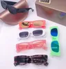 2022 Gafas de sol de diseñador de moda Gafas clásicas Gafas Gafas de sol de playa al aire libre para hombre Mujer 6 colores Marco cuadrado rectangular pequeño opcional con caja original
