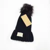 Moda Mujer Diseñadores Sombreros Bonnet Gorro de invierno Gorro de punto Además Gorro de terciopelo Skullies Máscara más gruesa Gorros con flecos Gorros Pompón extraíble