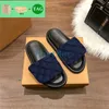 Designer Slipper com caixa de luxo sandália Mulheres sapatos piscina travesseiro Comforto Mula em relevo Copper Triple preto preto ilhe