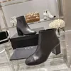 Designer Damen Lederstiefel Herbst Winter Rindsleder Chunky Heels Marke Dreieck Zehen Schwarz Weiß Mode Stiefel Riemen Box 35-41