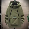 Giacche da uomo Uomo Primavera Autunno Streetwear Sottile Giacche con cappuccio Hip Hop Cerniera corta Giacca a vento Cappotto Casual Harajuku Bomber Top Abbigliamento 220830