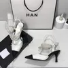 Kanal Pearl Chain Kitten Heel Sandals Leather Läder av högsta kvalitet Färg Matchande lyxiga kvinnor039-designskor