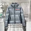 Piumino da uomo Piumino in re-nylon con cappuccio Designer Parka caldo Cappotto invernale Manica a costine Abbigliamento adatto da donna per uomo Piumino di marca di lusso giacca a vento piumino