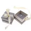 Enveloppe de cadeau Boîte de bijoux de bijoux en papier gris Couleur beige bowknot beige pour présentation de boucle d'oreille de bague Affichage 1 pc