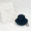 Designer Cani Cappelli Cappello con visiera Abbigliamento per cani Triangolo Logo Berretto da pescatore per animali domestici Cappellini impermeabili per animali domestici da viaggio all'aperto