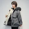 Les trenchs pour femmes font un col de cheveux épais Han Edition Loose Outing Down Jacket Femme Bf Épaississement Envoyé Pour Surmonter Le Canard Blanc Jacke