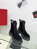 Bottes en cuir de créateur pour femmes Marque Horse Stud Boots Premium Black Bottine Classique Automne / Hiver Mode Chaussures de combat avec la taille de la boîte 35-40