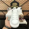 22SS Hommes Massage Designer Casual Chaussures Femme Véritable Cuir Velours Sneaker Noir Blanc Designer Chaussure Mode Été Luxe Soft Trainer Plate-forme Sprot Baskets