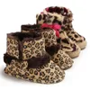 Nyfödd mjuk första vandrare baby vinter stövlar moccasin söt leopard småbarn spädbarnsflicka prewalker skor 2 färgpar grossist