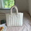 HBP Totes Bolsas de ombro de ombro outono e inverno cor de algodão Bola de algodão Moda feminina simples nylon macio saco de algodão de ar pequeno algodão 220830