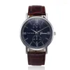 Montre-bracelettes Femmes r￩tro Design analogue en alliage de quartz montres en cuir Woard's Watch Lames Wristwatch Black 2022 Relogio Feminino