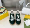 Zapatillas de deporte de diseñador Gazelle zapatos casuales impresos para hombres de alfabeto bordado bordado retro zapato de goma de lujo entrenador de cuero para mujeres entrenador de rayas
