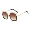Classic Fashion Women Solglasögon UV400 Mirror Square Metal Frame Eyewear Woman Luxury Designer Sun Glasses
