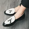 Classic Black and White Stitching Loafers Men Shoes PU Fashion Tassel All-match Comfortable Casual Shoes AD099