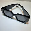 Solglasögon för kvinnor sommaren 0956 Populär stil anti-ultraviolet retro platta fyrkantig stor osynlig ramglas vit ruta 0956s modell