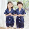 Sommarpyjamasupps￤ttningar f￶r flickor Silk Satin Top Pant Kort ￤rm Solid Silky Pyjamas Nightgown Children Sleepwear For Boys kl￤der 20220831 E3