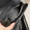 새로운 고급 메신저 어깨 가방 2022 여성 플랩 봉투 디자이너 크로스 바디 백 5a 품질 복합 푸 가죽 블랙 패션 체인 레이디