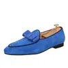 Trois couleurs vache en daim chaussures de robe mocts masculins ￠ la main ￠ la main