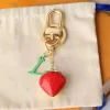 Moda Marka Altın Anahtarlık Yeşil Mektup Aşk Çilek Anahtarlıklar Kolye Anahtar Toka Bayanlar Çanta Anahtarlık Aksesuarları 2208316D