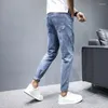 Мужские джинсы Fashion 2022 светлые джинсовые джинсовые джинсы с тонкими разорванными разорванными вышившими брюками мальчики бренд с тонким матчем карандашом для подростков-подростка