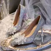 حذاء اللباس أحذية عالية الكعب الكعب نساء مضخات مدببة إصبع القدم امرأة كريستال حفل زفاف أحذية عالية الكعب 220831