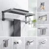 Juego de accesorios de baño Accesorios de baño Pistola Hardware gris Toallero Soporte de papel Barra de cepillo de baño Ganchos para batas Estante